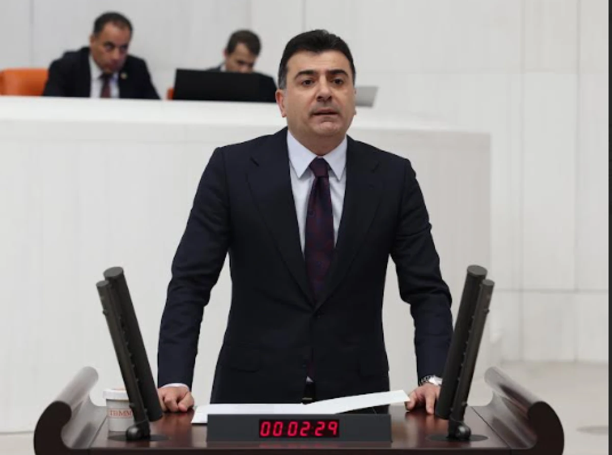 CHP&rsquo;li Zeynel Emre&rsquo;den Ankara&rsquo;daki İHA Hareketliliği İ&ccedil;in Soru &Ouml;nergesi: "G&uuml;venlik A&ccedil;ığı mı Var?"