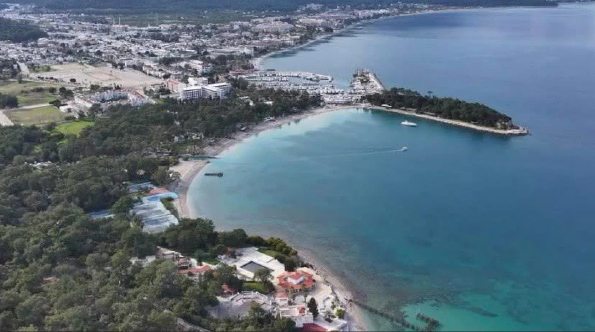 Dava &ouml;ncesi antik kente iş makinesi soktular!