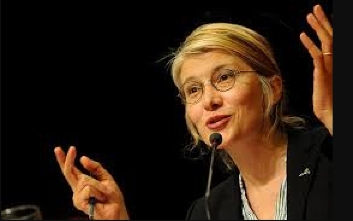 Emine &Uuml;lker Tarhan Yeniden CHP'de!