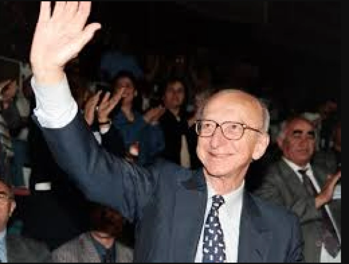 Erdal İnönü: Siyasetin Güler Yüzü, Bilimin Işığında Bir Ömür…