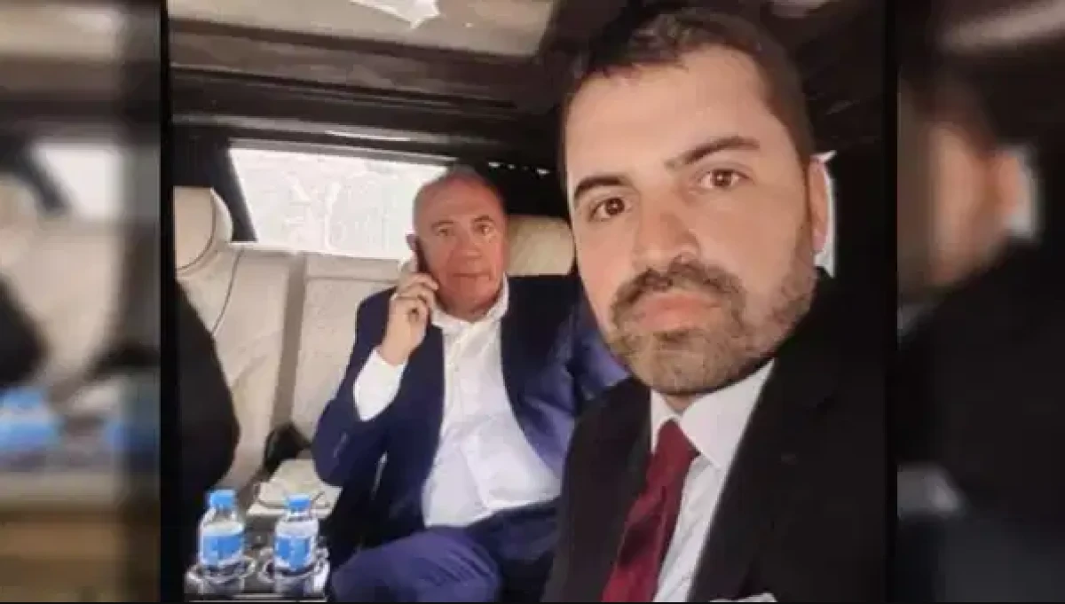 Kayyum Gürsel Tekin ile CHP'yi hedef alan troll aynı araçta
