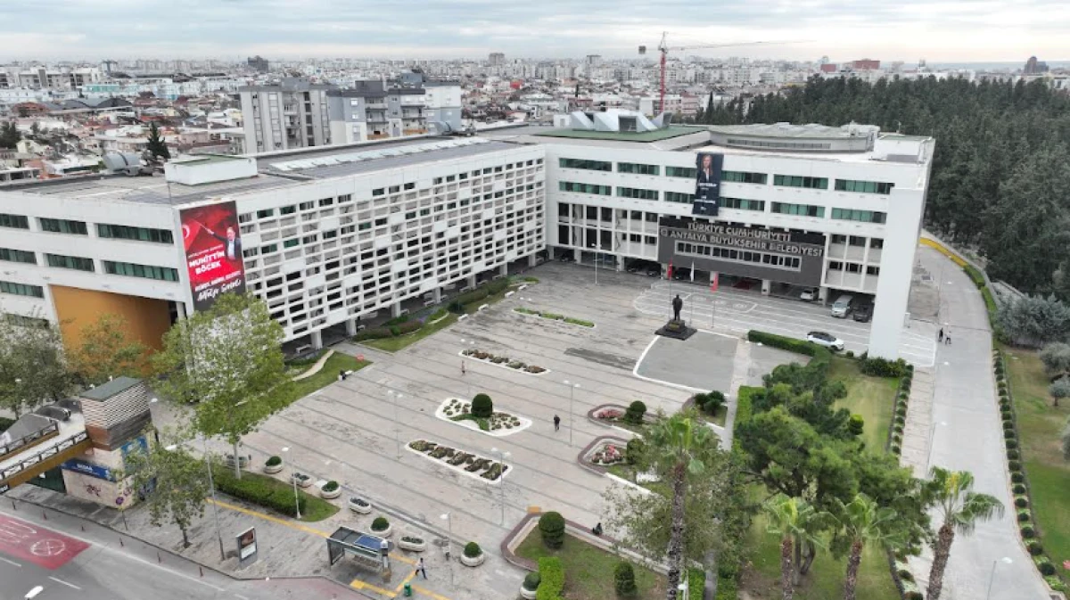 Sayıştay denet&ccedil;ileri otelde uyurken ihaleler u&ccedil;uşa ge&ccedil;miş!   